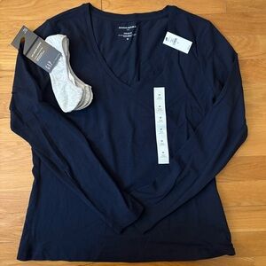 NWT - Navy Long Sleeve V-Neck Top, size M